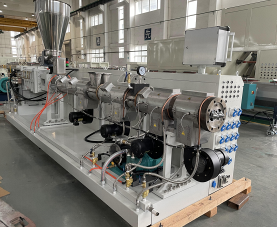 Plastik boru ekstruziya xəttini təşkil edən şeylər